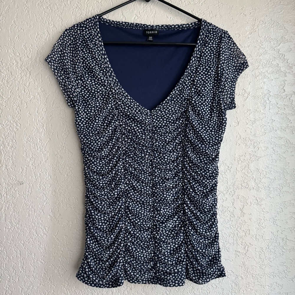 Torrid Blue White Ruched Polka Dot Shirred Scoop Top Short Sleeve Size 00